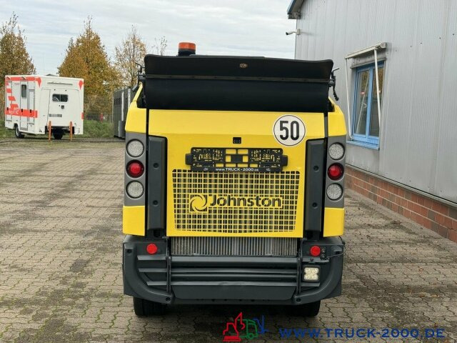 Johnston Bucher Sweeper CX 201 Kehren + Sprühen Klima - Utcaseprő gép: 3 kép. Johnston Bucher Sweeper CX 201 Kehren + Sprühen Klima - Utcaseprő gép: 3 kép.