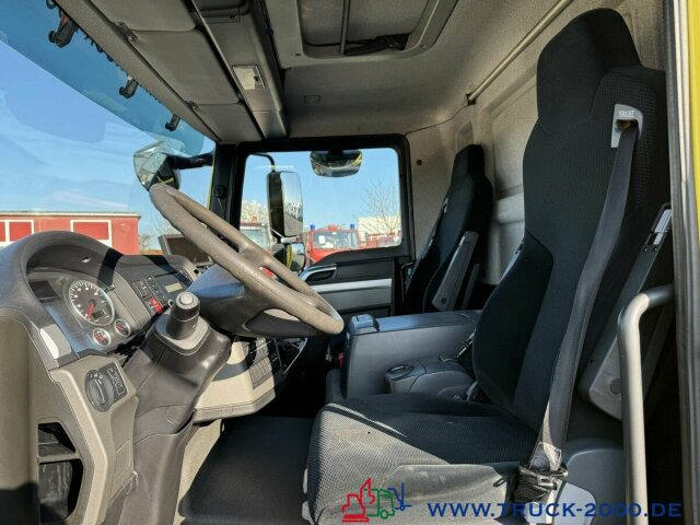 Interior photo 1: Platós kisteherautó MAN TGL 8.150 Pritsche * SELTEN LADEBORDWAND * Klima
