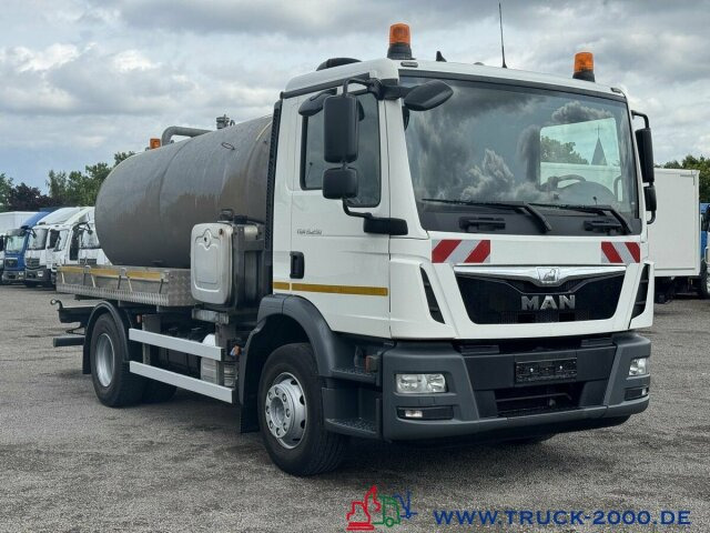 MAN TGM 15.250 Fäkalien- Saugwagen 8.000 Liter Klima - Szippantós autó: 5 kép. MAN TGM 15.250 Fäkalien- Saugwagen 8.000 Liter Klima - Szippantós autó: 5 kép.