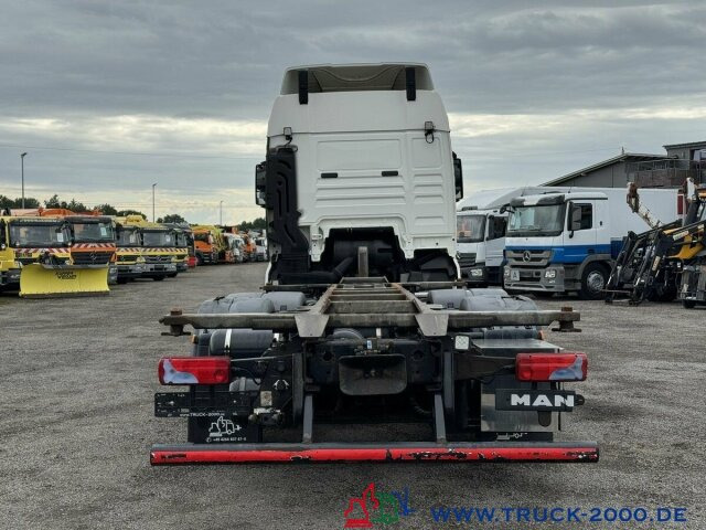 MAN TGX 26.480 XLX Haus Bett hydr Hub Multi Wechsler - Cserefelépítményes teherautó: 2 kép. MAN TGX 26.480 XLX Haus Bett hydr Hub Multi Wechsler - Cserefelépítményes teherautó: 2 kép.