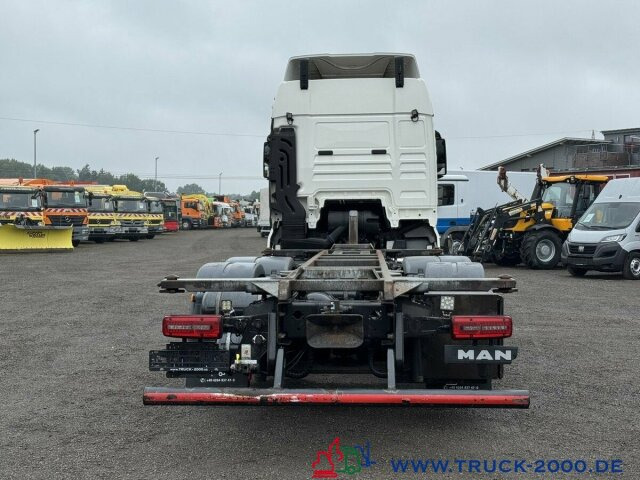 MAN TGX 26.500 XLX Haus Bett hydr Hub Multi Wechsler - Cserefelépítményes teherautó: 2 kép. MAN TGX 26.500 XLX Haus Bett hydr Hub Multi Wechsler - Cserefelépítményes teherautó: 2 kép.