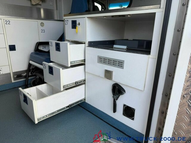 Mercedes-Benz Sprinter 516 Fahrtec RTW Luftfederung 1. Hand - Mentőautó: 3 kép. Mercedes-Benz Sprinter 516 Fahrtec RTW Luftfederung 1. Hand - Mentőautó: 3 kép.