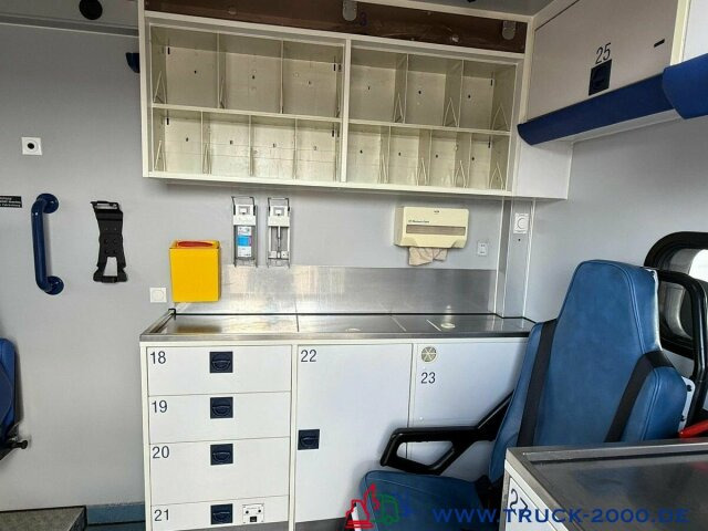 Mercedes-Benz Sprinter 516 Fahrtec RTW Luftfederung 1. Hand - Mentőautó: 4 kép. Mercedes-Benz Sprinter 516 Fahrtec RTW Luftfederung 1. Hand - Mentőautó: 4 kép.