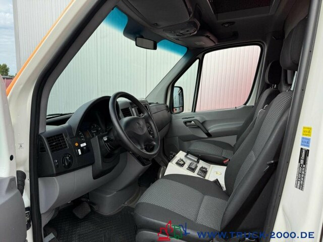 Mercedes-Benz Sprinter 516 Fahrtec RTW Luftfederung Retarder - Mentőautó: 4 kép. Mercedes-Benz Sprinter 516 Fahrtec RTW Luftfederung Retarder - Mentőautó: 4 kép.