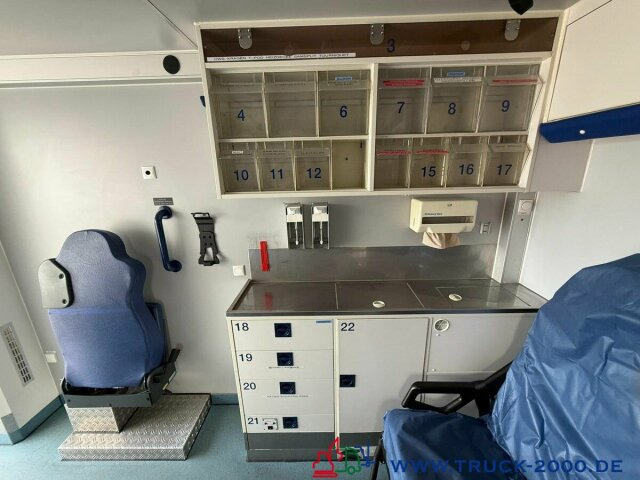 Mercedes-Benz Sprinter 516 Fahrtec RTW Luftfederung Retarder - Mentőautó: 2 kép. Mercedes-Benz Sprinter 516 Fahrtec RTW Luftfederung Retarder - Mentőautó: 2 kép.