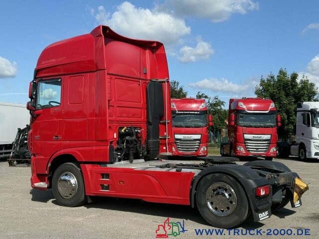 DAF XF 460 FT Super Space Cab 2 Betten + Kühlschrank - Nyergesvontató: 2 kép. DAF XF 460 FT Super Space Cab 2 Betten + Kühlschrank - Nyergesvontató: 2 kép.