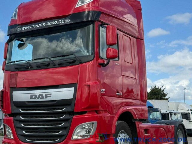 DAF XF 460 FT Super Space Cab 2 Betten + Kühlschrank - Nyergesvontató: 2 kép. DAF XF 460 FT Super Space Cab 2 Betten + Kühlschrank - Nyergesvontató: 2 kép.