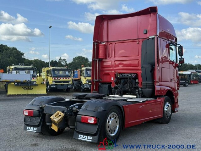 DAF XF 460 FT Super Space Cab 2 Betten + Kühlschrank - Nyergesvontató: 4 kép. DAF XF 460 FT Super Space Cab 2 Betten + Kühlschrank - Nyergesvontató: 4 kép.