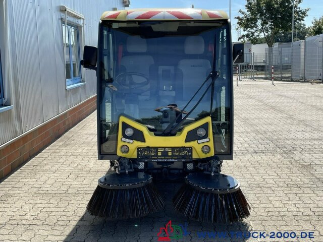 Schmidt Johnston Bucher Sweeper CX 201 Kehren + Sprühen Klima - Utcaseprő gép: 2 kép. Schmidt Johnston Bucher Sweeper CX 201 Kehren + Sprühen Klima - Utcaseprő gép: 2 kép.