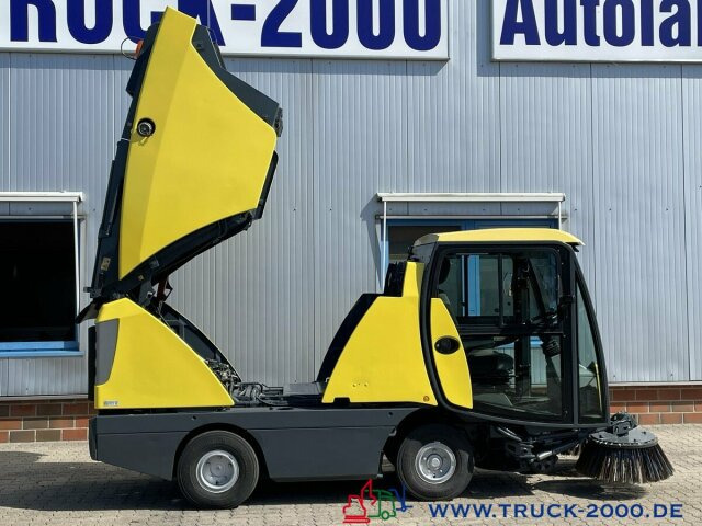 Schmidt Johnston Bucher Sweeper CX 201 Kehren + Sprühen Klima - Utcaseprő gép: 5 kép. Schmidt Johnston Bucher Sweeper CX 201 Kehren + Sprühen Klima - Utcaseprő gép: 5 kép.