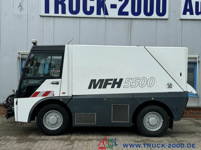 Schmidt MFH 5500 3 Besen + Hochdruckreiniger mit Lanze lízing Schmidt MFH 5500 3 Besen + Hochdruckreiniger mit Lanze: 15 kép.