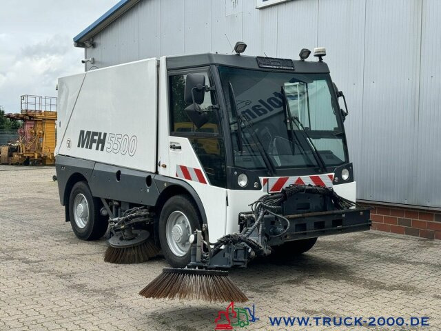 Schmidt MFH 5500 3 Besen + Hochdruckreiniger mit Lanze lízing Schmidt MFH 5500 3 Besen + Hochdruckreiniger mit Lanze: 8 kép.