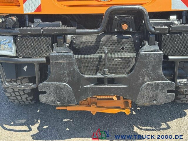 Unimog U300 4x4 Winterdienst Salzstreuer Zapfwelle - Teherautó: 3 kép. Unimog U300 4x4 Winterdienst Salzstreuer Zapfwelle - Teherautó: 3 kép.