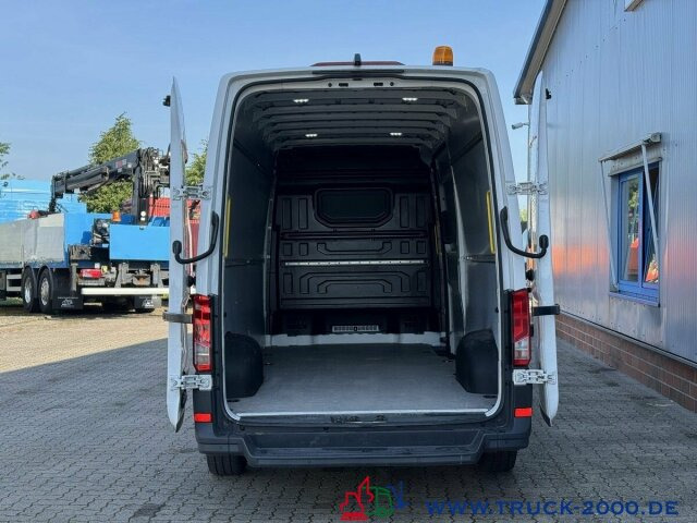 Volkswagen Crafter 35 2.0 TDI Hoch & Lang 3 Sitze Klima - Furgon: 3 kép. Volkswagen Crafter 35 2.0 TDI Hoch & Lang 3 Sitze Klima - Furgon: 3 kép.