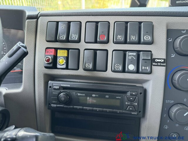 Volvo FL16 250 Tiefkühler MOTORSCHADEN / ENGINE BROKEN - Hűtős teherautó: 4 kép. Volvo FL16 250 Tiefkühler MOTORSCHADEN / ENGINE BROKEN - Hűtős teherautó: 4 kép.