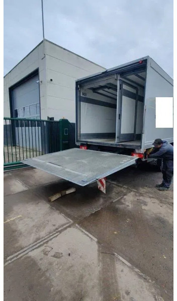 Dhollandia Laadklep / Achtersluitklep 2000 kg MBB / Palfinger / B.A.R. Cargolift - Emelőhátfal: 2 kép. Dhollandia Laadklep / Achtersluitklep 2000 kg MBB / Palfinger / B.A.R. Cargolift - Emelőhátfal: 2 kép.