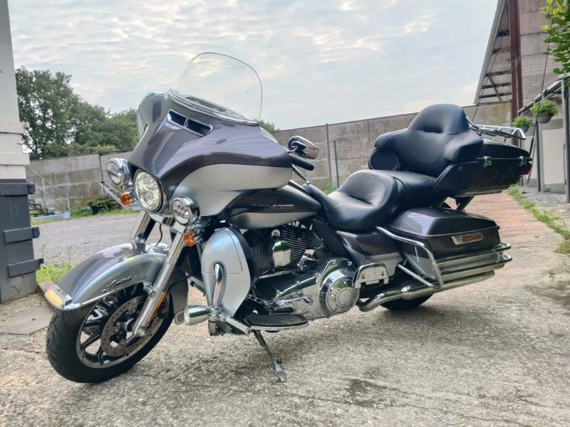 Harley-Davidson Electra Glide Ultra Limited 103" - Motorkerékpár: 2 kép. Harley-Davidson Electra Glide Ultra Limited 103" - Motorkerékpár: 2 kép.