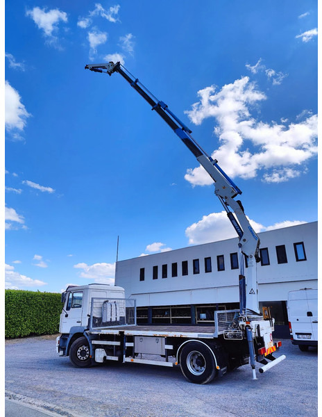 MAN 18.410 F2000 Cormach 22000 E4F + jib - Platós teherautó, Darus autó: 3 kép. MAN 18.410 F2000 Cormach 22000 E4F + jib - Platós teherautó, Darus autó: 3 kép.