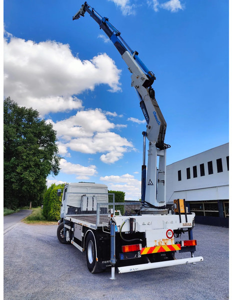 MAN 18.410 F2000 Cormach 22000 E4F + jib - Platós teherautó, Darus autó: 2 kép. MAN 18.410 F2000 Cormach 22000 E4F + jib - Platós teherautó, Darus autó: 2 kép.