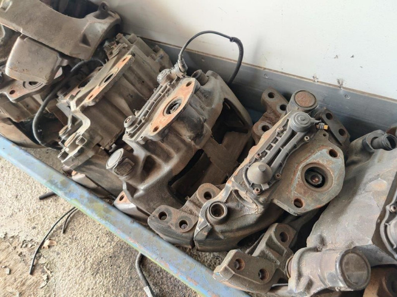 MAN Remklauwen / Brake calipers F2000 / TGA - Féknyereg - Teherautó: 1 kép. MAN Remklauwen / Brake calipers F2000 / TGA - Féknyereg - Teherautó: 1 kép.