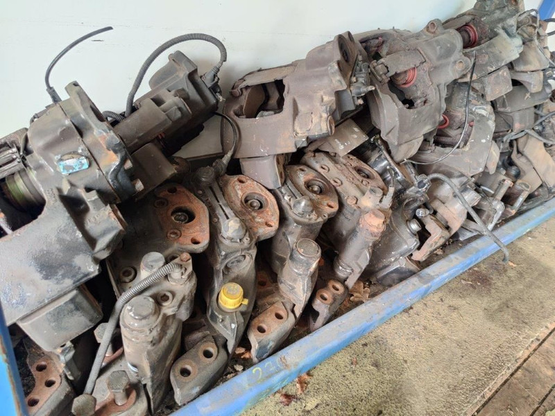 MAN Remklauwen / Brake calipers F2000 / TGA - Féknyereg - Teherautó: 2 kép. MAN Remklauwen / Brake calipers F2000 / TGA - Féknyereg - Teherautó: 2 kép.