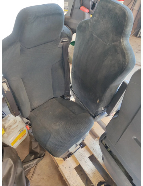 MAN Stoel Zetel MAN TGA / TGS/ TGL / TGX - Ülés - Teherautó: 2 kép. MAN Stoel Zetel MAN TGA / TGS/ TGL / TGX - Ülés - Teherautó: 2 kép.