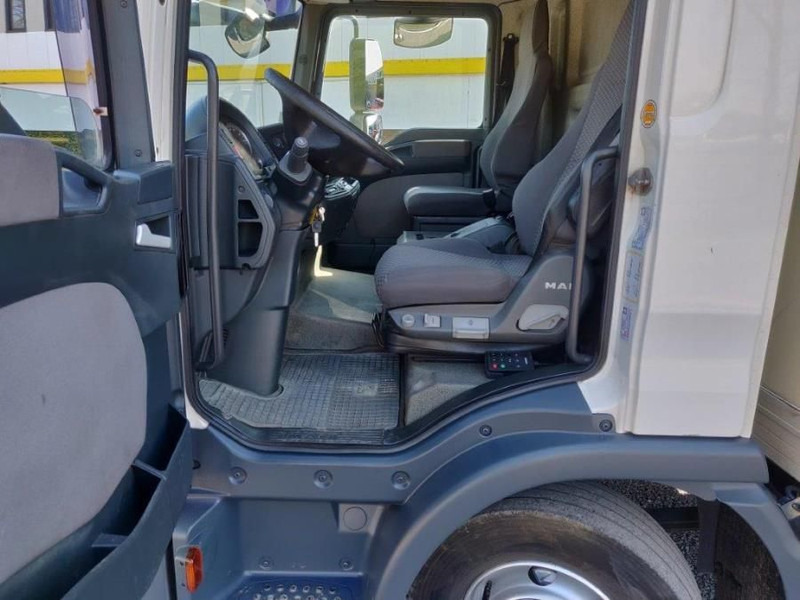 MAN TGL 12.210 Automaat euro4 - Dobozos felépítményű teherautó: 5 kép. MAN TGL 12.210 Automaat euro4 - Dobozos felépítményű teherautó: 5 kép.