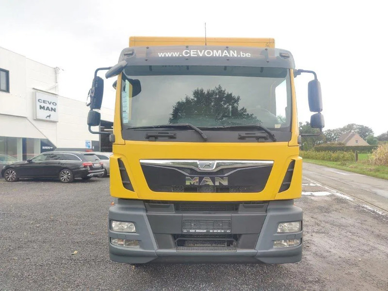MAN TGM 18.250 Euro 6 boxtruck - Dobozos felépítményű teherautó: 3 kép. MAN TGM 18.250 Euro 6 boxtruck - Dobozos felépítményű teherautó: 3 kép.