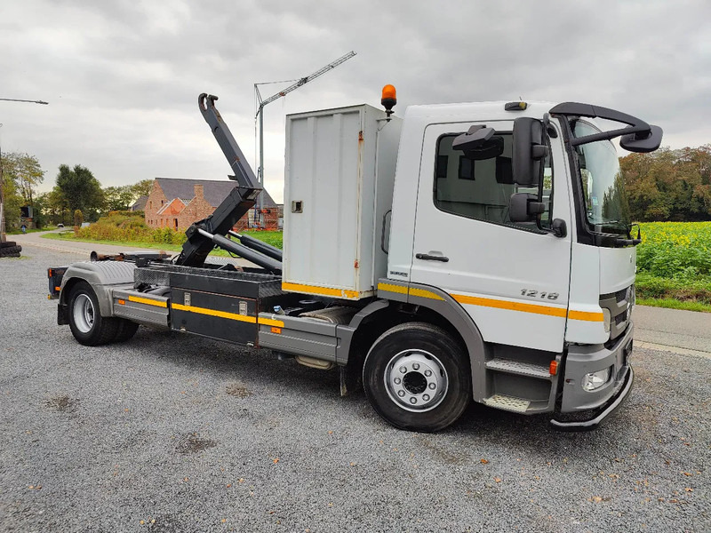 Mercedes-Benz Atego 1218 Containersystem / Hooklift Hyvalift - Horgos rakodó teherautó: 2 kép. Mercedes-Benz Atego 1218 Containersystem / Hooklift Hyvalift - Horgos rakodó teherautó: 2 kép.