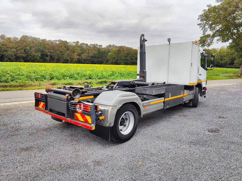 Mercedes-Benz Atego 1218 Containersystem / Hooklift Hyvalift - Horgos rakodó teherautó: 3 kép. Mercedes-Benz Atego 1218 Containersystem / Hooklift Hyvalift - Horgos rakodó teherautó: 3 kép.