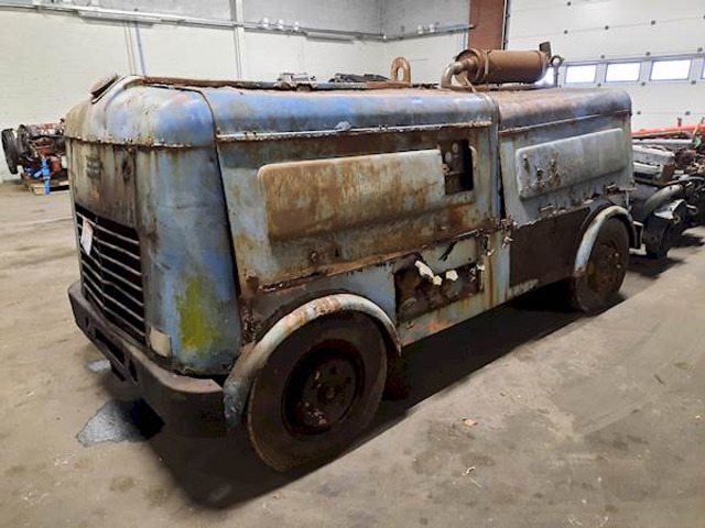 Atlas-Copco PRH 700 DD - Légkompresszor: 1 kép. Atlas-Copco PRH 700 DD - Légkompresszor: 1 kép.