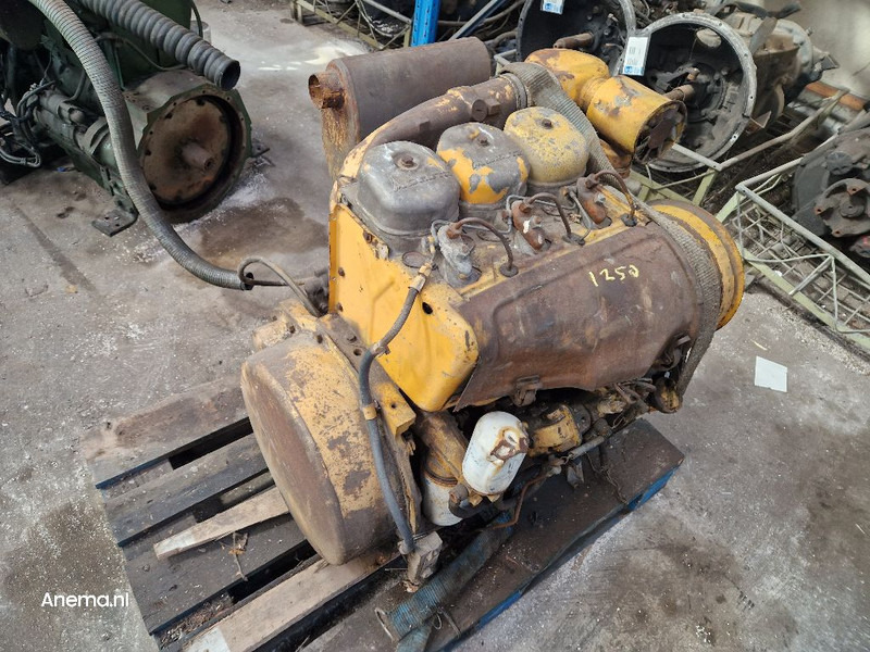 Deutz F3L912 - Motor: 1 kép. Deutz F3L912 - Motor: 1 kép.