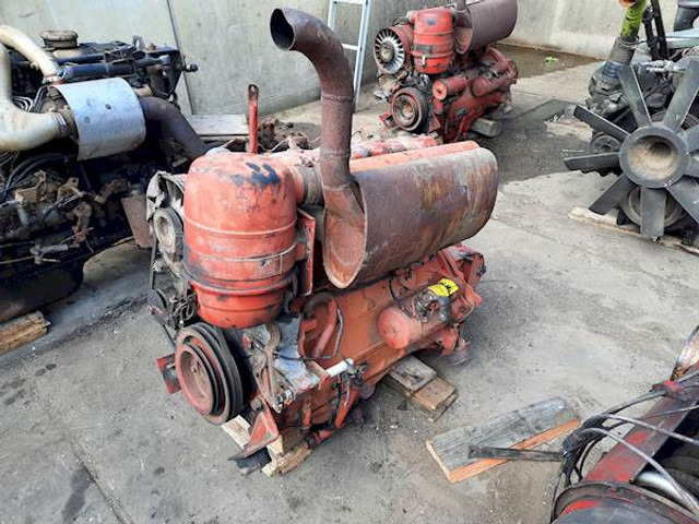 Deutz F4L812 - Motor - Építőipari gépek: 1 kép. Deutz F4L812 - Motor - Építőipari gépek: 1 kép.