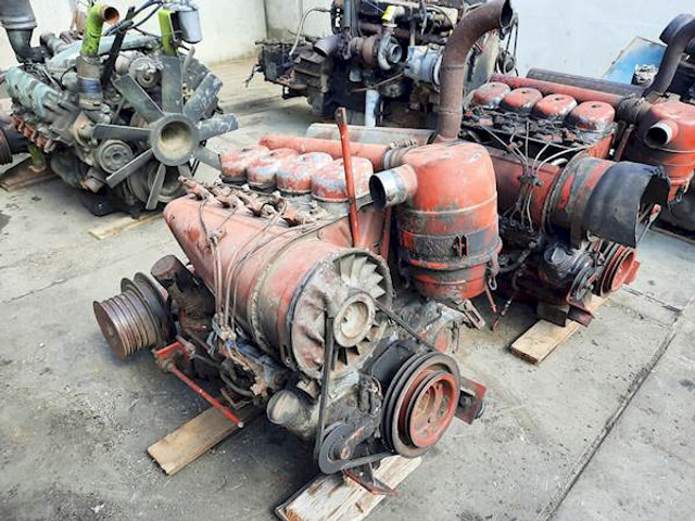 Deutz F4L812 - Motor - Építőipari gépek: 2 kép. Deutz F4L812 - Motor - Építőipari gépek: 2 kép.