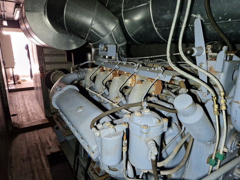 Hanomag HENSCHEL 8V1516AC - Áramfejlesztő: 3 kép. Hanomag HENSCHEL 8V1516AC - Áramfejlesztő: 3 kép.