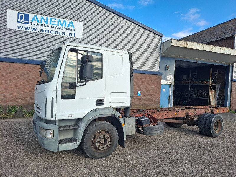 Iveco ML150E21 EUROCARGO - Alvaz teherautó: 2 kép. Iveco ML150E21 EUROCARGO - Alvaz teherautó: 2 kép.