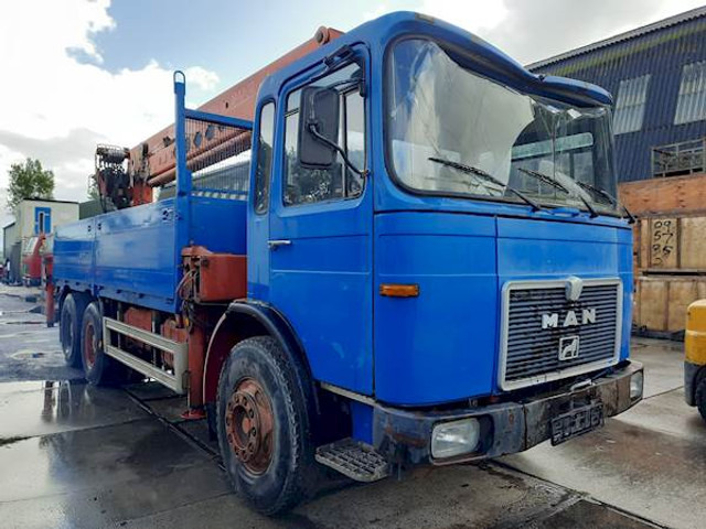 MAN 26.280 DF 6X4 PALFINGER CRANE - Platós teherautó: 2 kép. MAN 26.280 DF 6X4 PALFINGER CRANE - Platós teherautó: 2 kép.