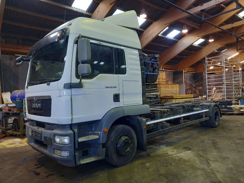 MAN TGM 15.290 4X2 LL - Cserefelépítményes teherautó: 1 kép. MAN TGM 15.290 4X2 LL - Cserefelépítményes teherautó: 1 kép.