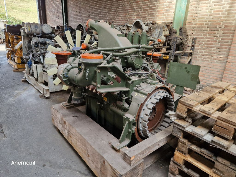 MTU (MERCEDES-BENZ) 12V 2000 - Motor: 4 kép. MTU (MERCEDES-BENZ) 12V 2000 - Motor: 4 kép.