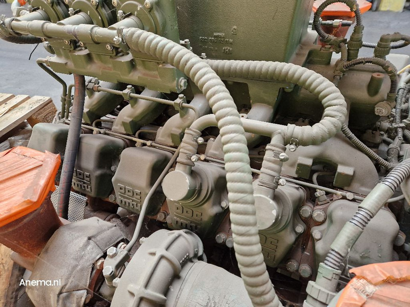 MTU (MERCEDES-BENZ) 12V 2000 - Motor: 5 kép. MTU (MERCEDES-BENZ) 12V 2000 - Motor: 5 kép.