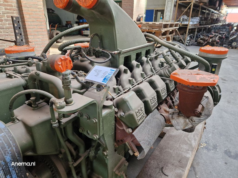 MTU (MERCEDES-BENZ) 12V 2000 - Motor: 3 kép. MTU (MERCEDES-BENZ) 12V 2000 - Motor: 3 kép.