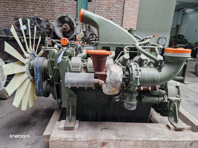 MTU (MERCEDES-BENZ) 12V 2000 - Motor: 1 kép. MTU (MERCEDES-BENZ) 12V 2000 - Motor: 1 kép.