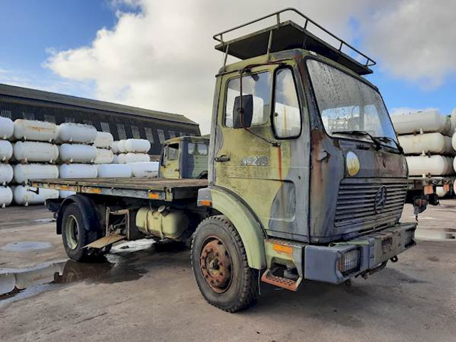 Mercedes-Benz 1213 - Platós teherautó: 2 kép. Mercedes-Benz 1213 - Platós teherautó: 2 kép.