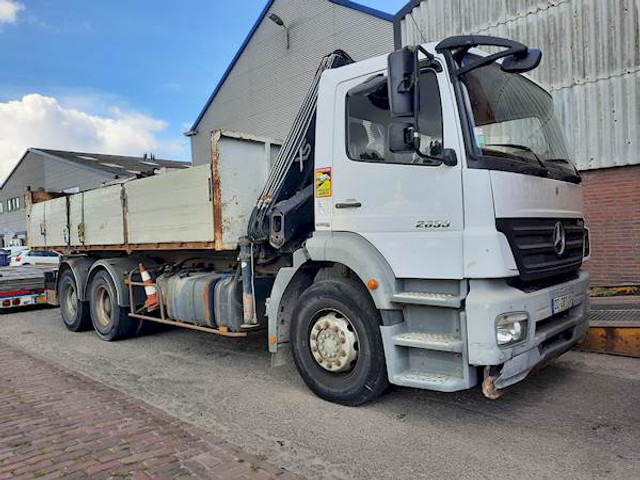 Mercedes-Benz 2633 6X4 - Billenőplatós teherautó: 3 kép. Mercedes-Benz 2633 6X4 - Billenőplatós teherautó: 3 kép.
