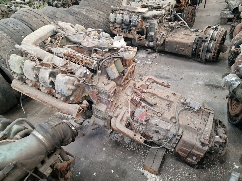 Mercedes-Benz OM402 - Motor: 4 kép. Mercedes-Benz OM402 - Motor: 4 kép.