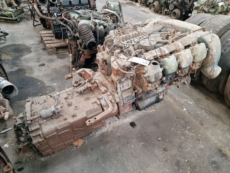 Mercedes-Benz OM402 - Motor: 3 kép. Mercedes-Benz OM402 - Motor: 3 kép.