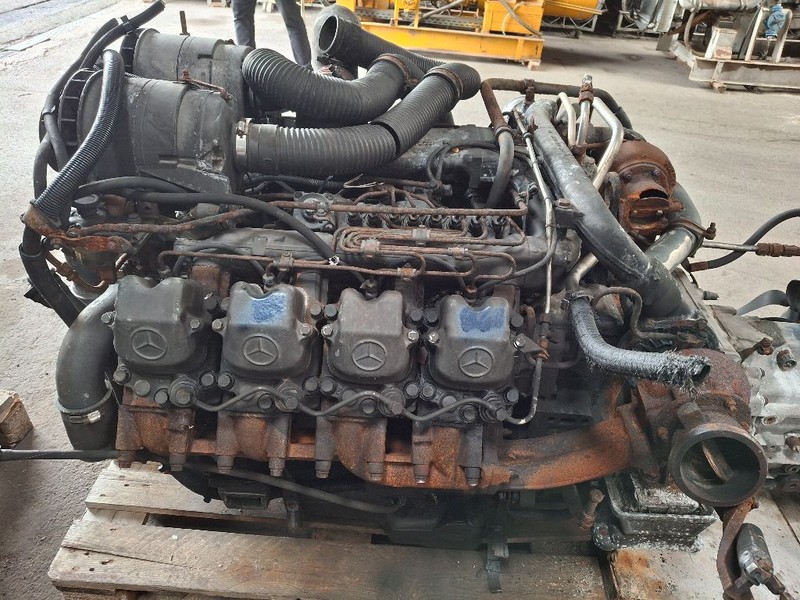 Mercedes-Benz OM442LA - Motor: 4 kép. Mercedes-Benz OM442LA - Motor: 4 kép.