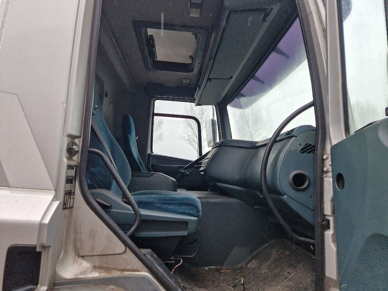 DAF CF75.310 - Nyergesvontató: 4 kép. DAF CF75.310 - Nyergesvontató: 4 kép.