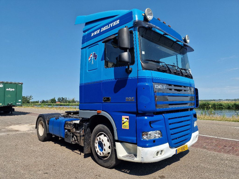DAF XF105.460 - Nyergesvontató: 5 kép. DAF XF105.460 - Nyergesvontató: 5 kép.
