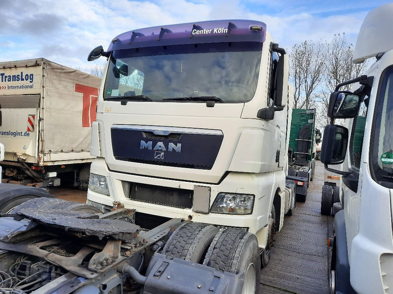 MAN TGX 18.400 - Nyergesvontató: 1 kép. MAN TGX 18.400 - Nyergesvontató: 1 kép.